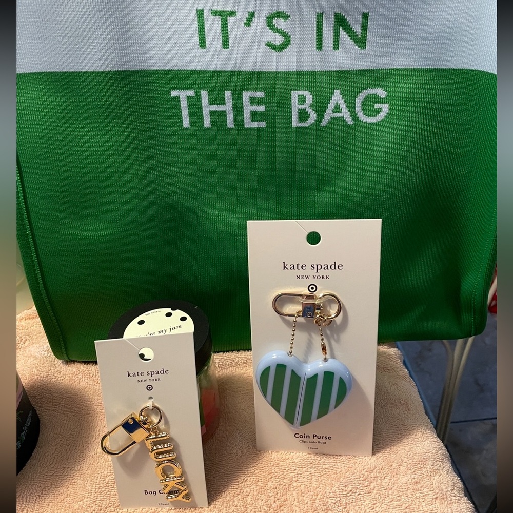 Lot: 1 Kate spade tote bag & 2 bag charms